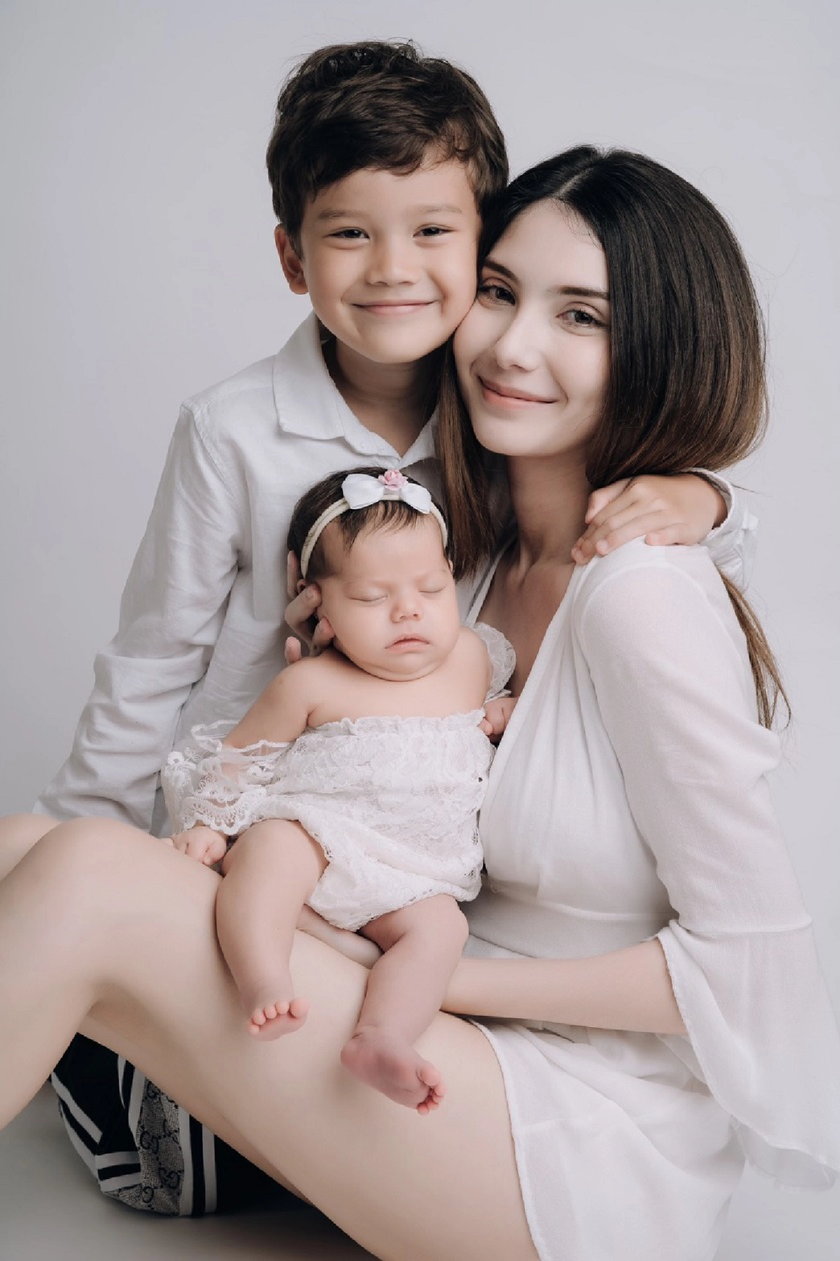 ซาร่า คาซิงกินี เผยภาพความน่ารัก น้องเอมมิลี่ ลูกสาววัย 2 เดือน
