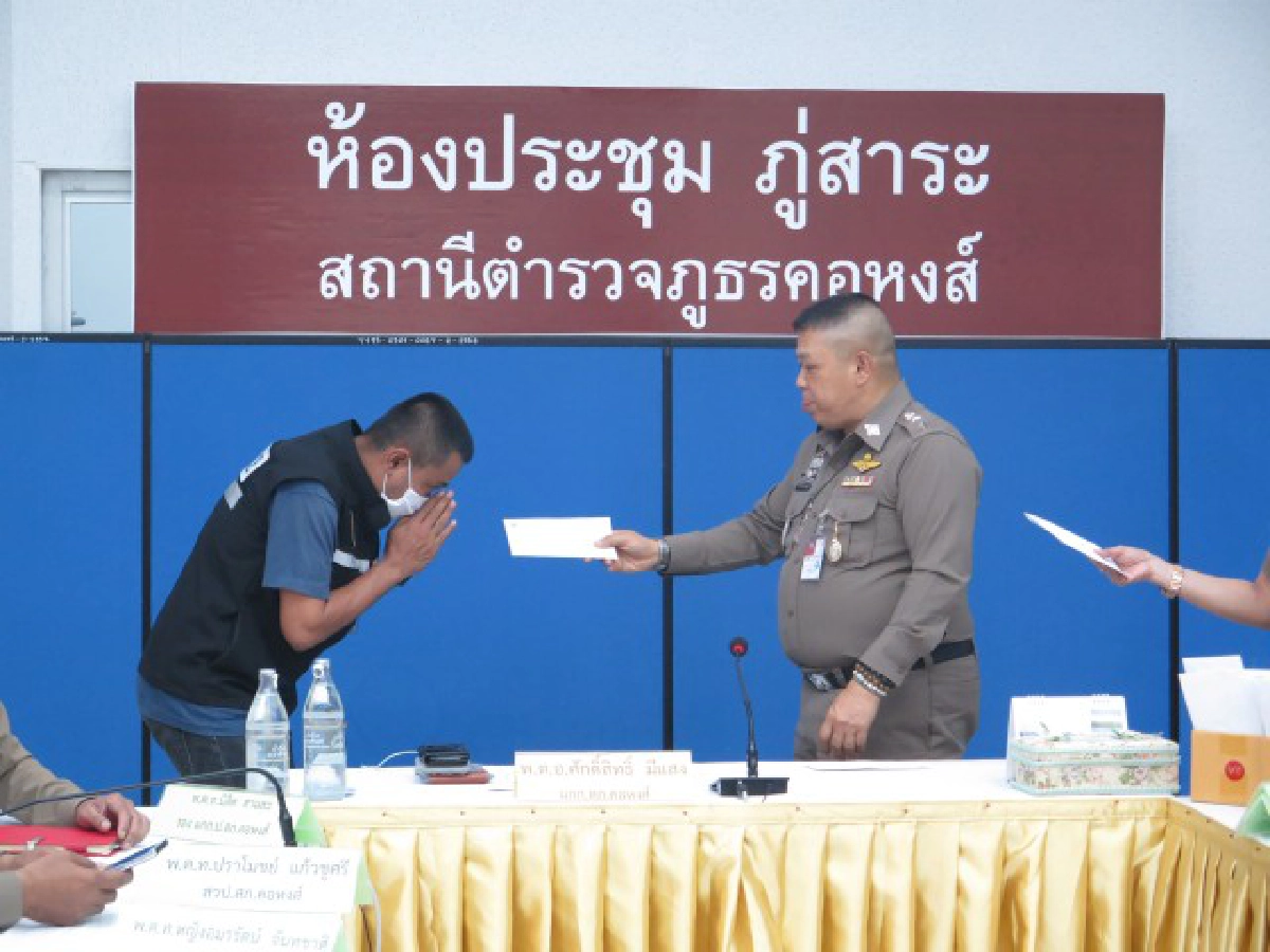 ตำรวจพากันดีใจรับเบี้ยเลี้ยงโควิด19 สุดท้ายคอตกกลับบ้านโดนเมียยึดเรียบ