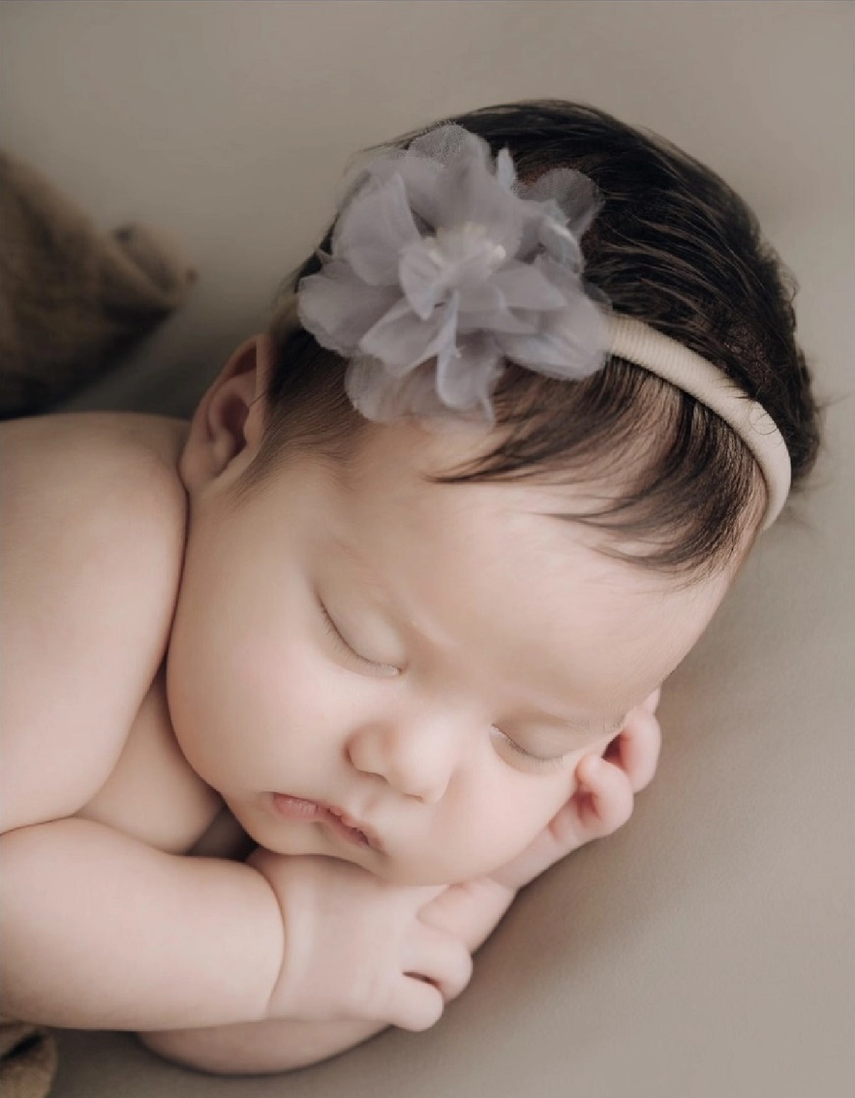 ซาร่า คาซิงกินี เผยภาพความน่ารัก น้องเอมมิลี่ ลูกสาววัย 2 เดือน