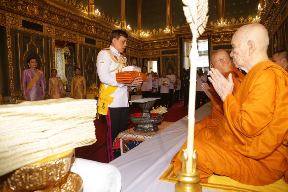 "ในหลวง" ทรงบำเพ็ญพระราชกุศลถวายผ้าพระกฐิน พุทธศักราช 2563