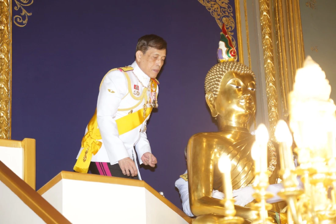 "ในหลวง" ทรงบำเพ็ญพระราชกุศลถวายผ้าพระกฐิน พุทธศักราช 2563