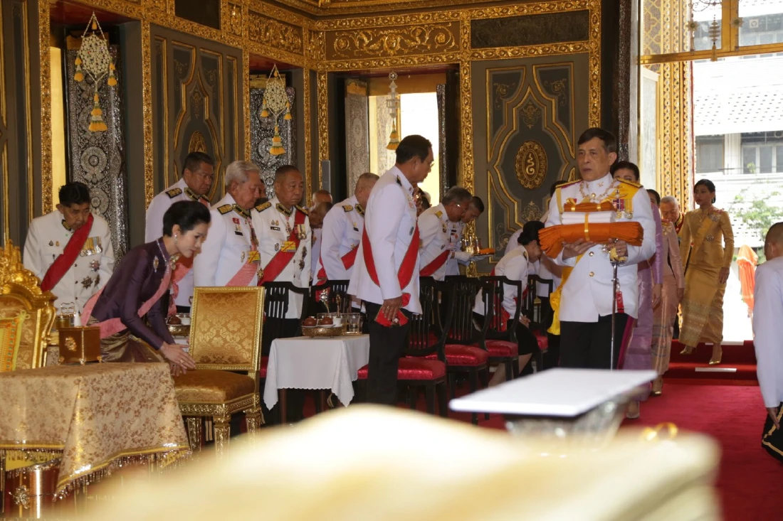 "ในหลวง" ทรงบำเพ็ญพระราชกุศลถวายผ้าพระกฐิน พุทธศักราช 2563