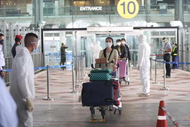 รัฐเผยแนวทางเน้นประเทศเสี่ยงต่ำเปิดเข้าไทย เตรียมลดระยะกักตัว 10 วัน