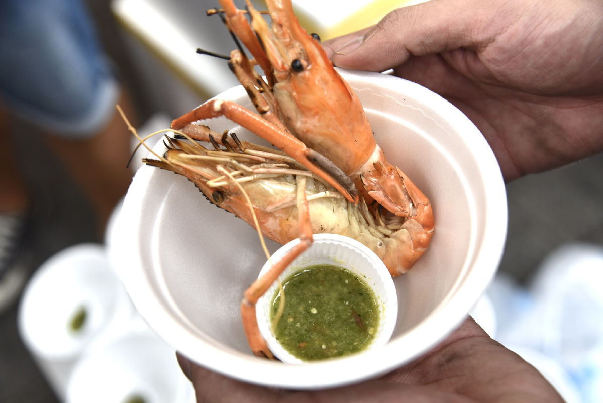 จ่าพิชิตสวนดราม่า \"ม็อบกุ้งเผา\" กางเอกสารโภชนาการ \"แป้งในเนื้อกุ้ง?\"