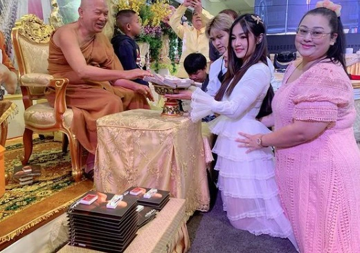 กระแต อาร์สยาม ใจบุญ ควักเงิน 1 ล้านบาท บริจาควัดพระบาทน้ำพุ