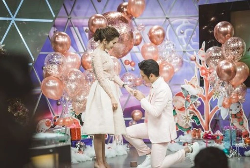 โต๋-ไบรท์ กับคลิปเจอกันครั้งแรก รักยาวนาน จนคุกเข่าขอแต่งงาน