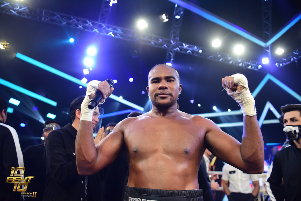 รัศมีแข ชนะ เอ็กซ์ ธิตินันท์ อย่างสมศักดิ์ศรีใน10Fight10