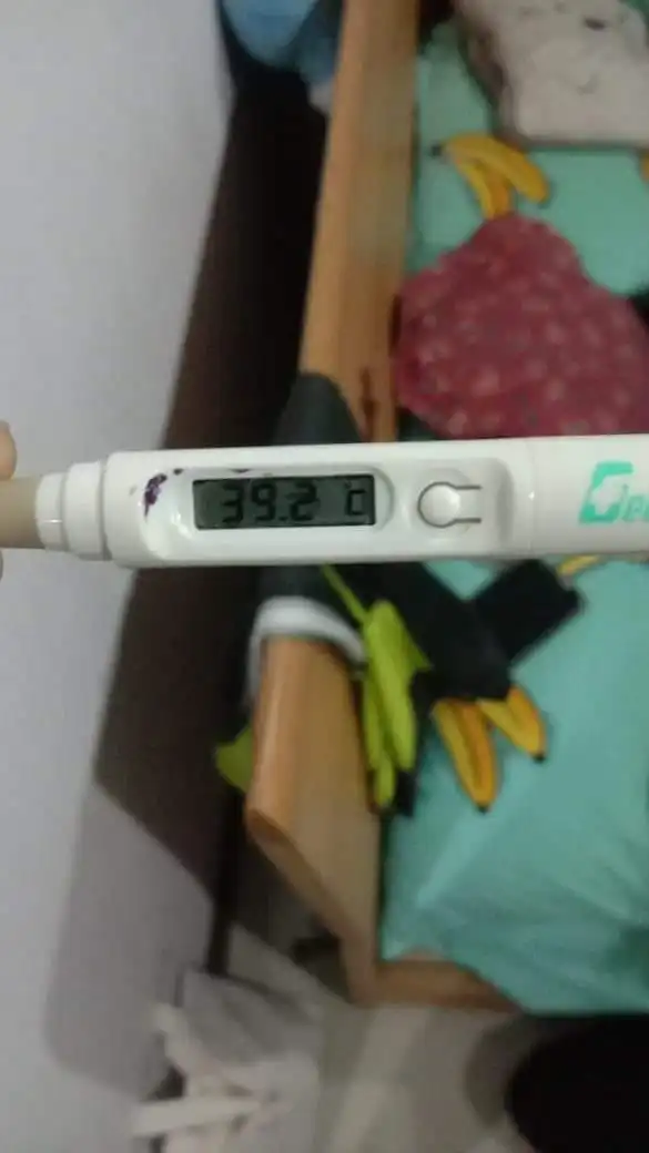 คุณพ่อสุดทน พาลูกน้อยมีไข้สูงไป รพ. ถูกไล่ให้มาเช้าเพราะไม่มีหมอ