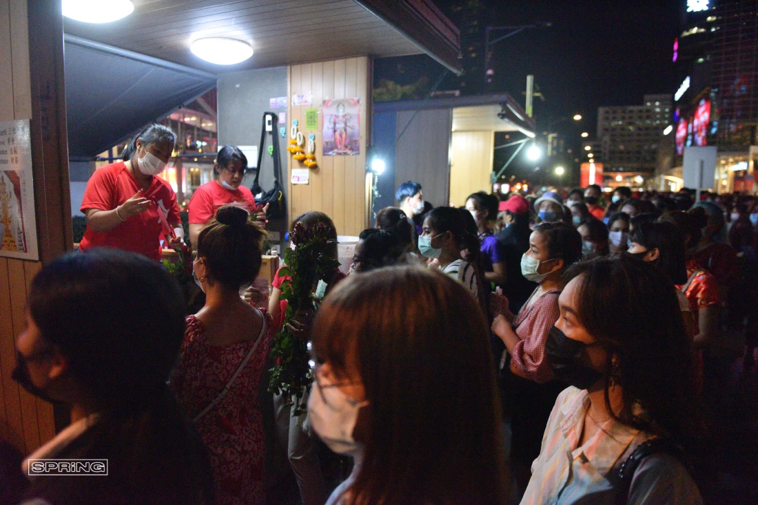 ขอความรักครั้งใหญ่ พิธีบวงสรวง “ พระตรีมูรติ “