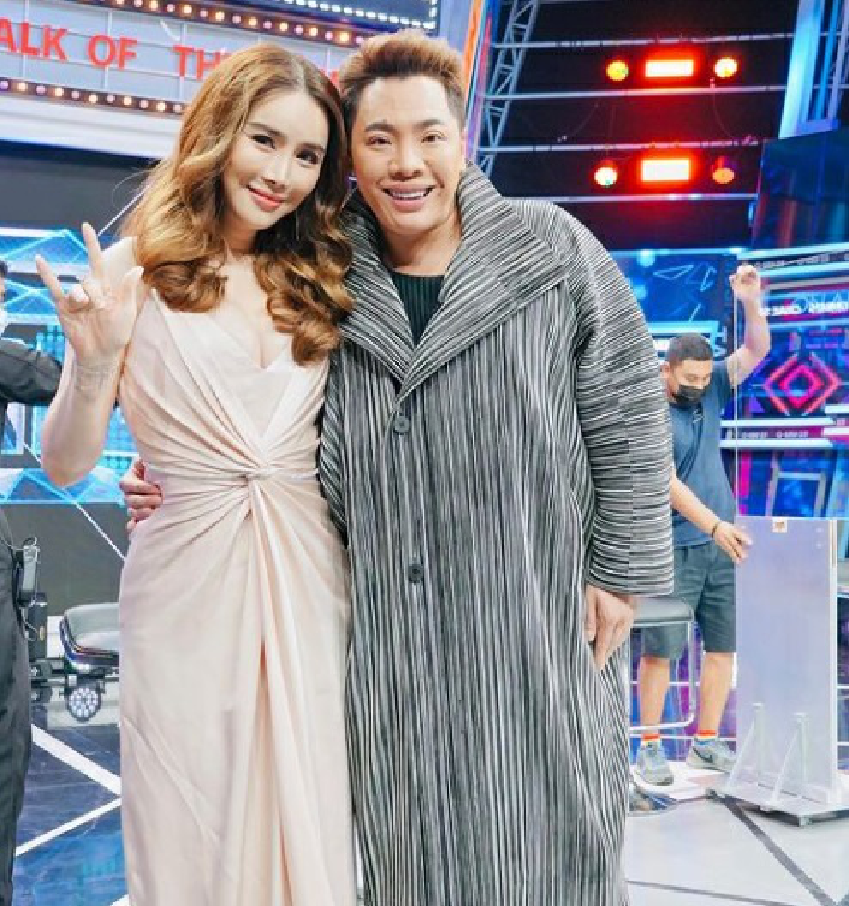 มดดำ โดนเพจดังฉะไม่น่ารัก ทำหน้าที่พิธีกรไม่สร้างสรรค์