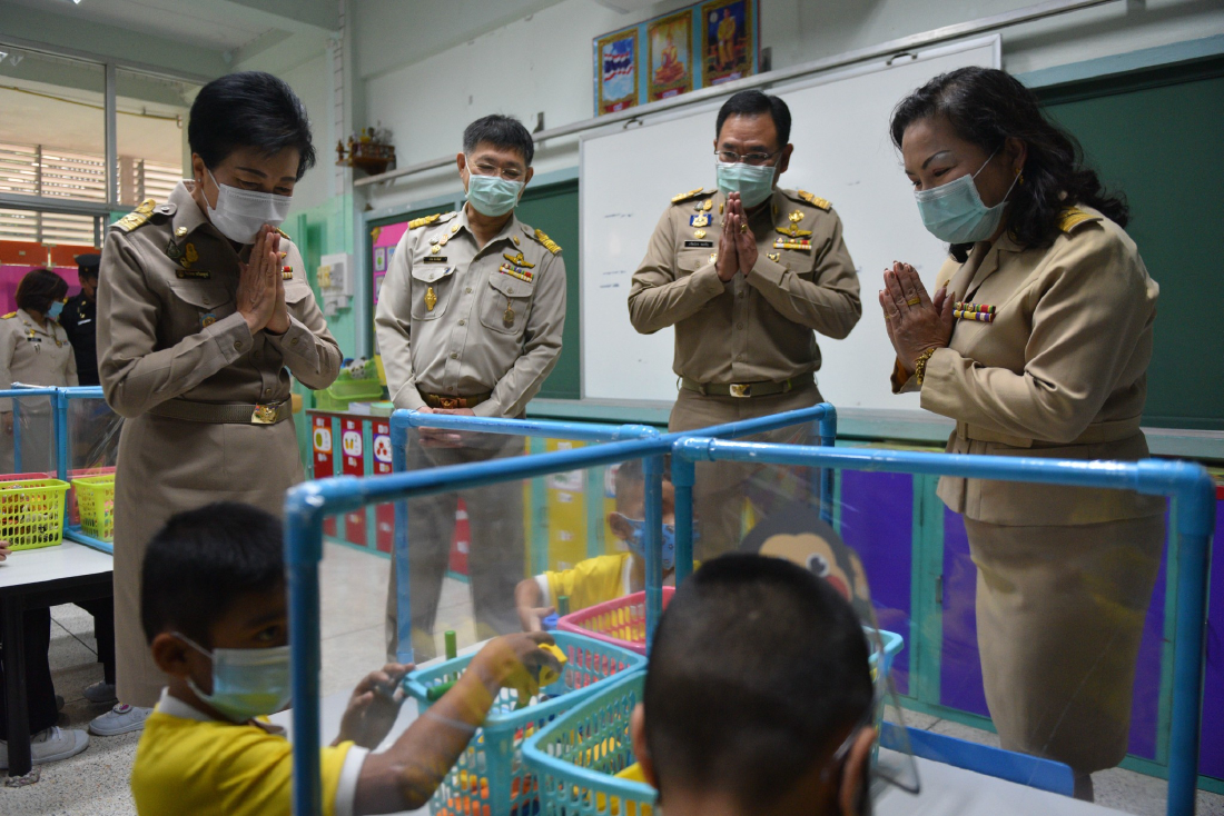 กทม.ตรวจเยี่ยมเปิดเรียนเรียนวันแรกย้ำผู้ปกครองให้บุตรหลานล้างมือใส่แมส