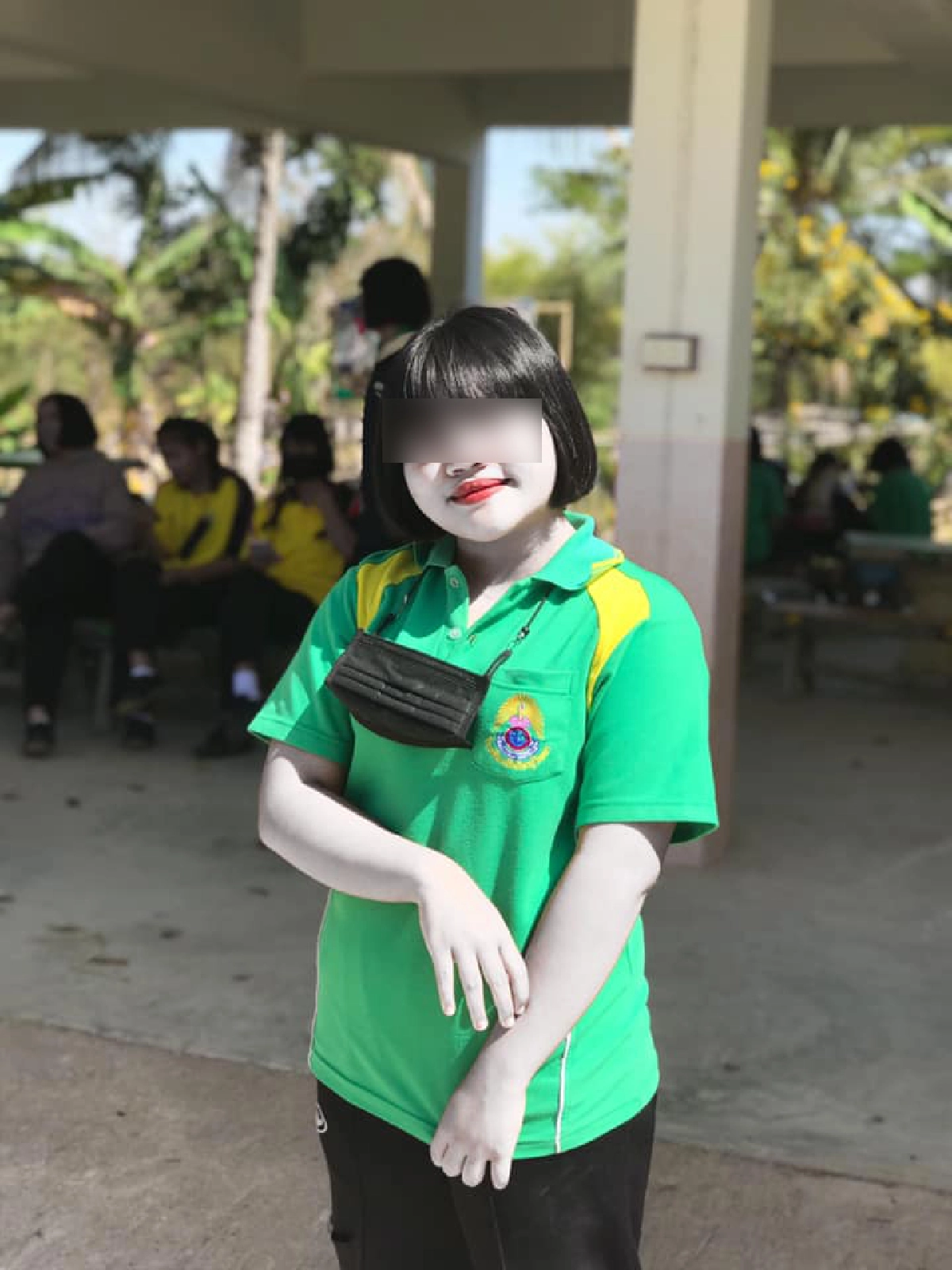 ใครเห็นก็อมยิ้ม สาวน้อย นึกสนุก ใช้แอปฯปรับสีผิวแกล้งเพื่อนยกแก๊ง