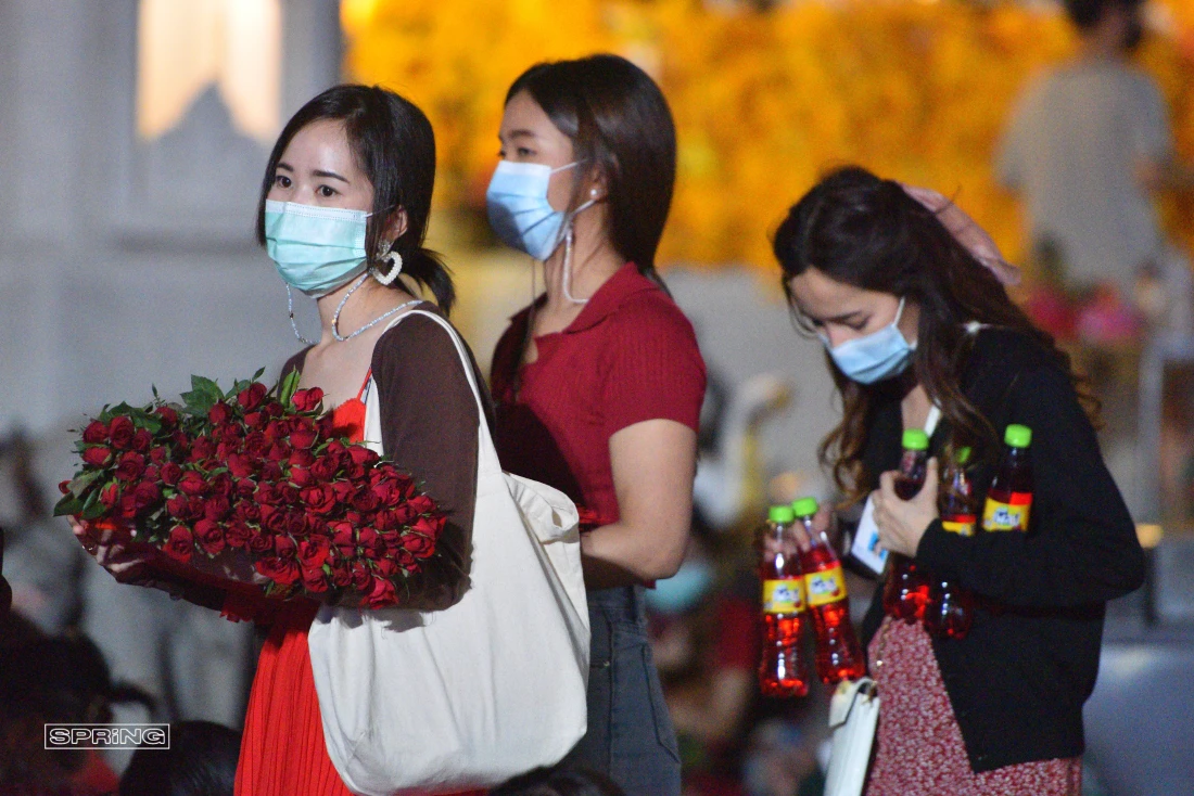 ขอความรักครั้งใหญ่ พิธีบวงสรวง “ พระตรีมูรติ “