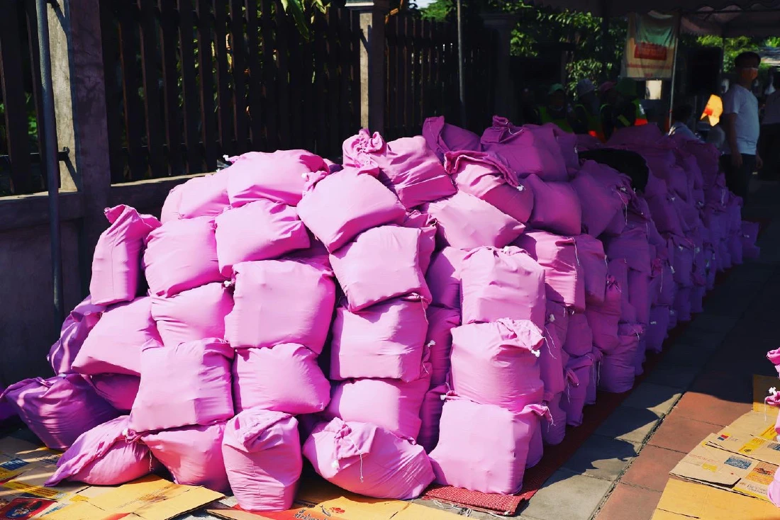 บิณฑ์ บรรลือฤทธิ์ แจกเงินสดส่วนตัว 2 แสน ช่วยเหลือคนขับรถแท็กซี่