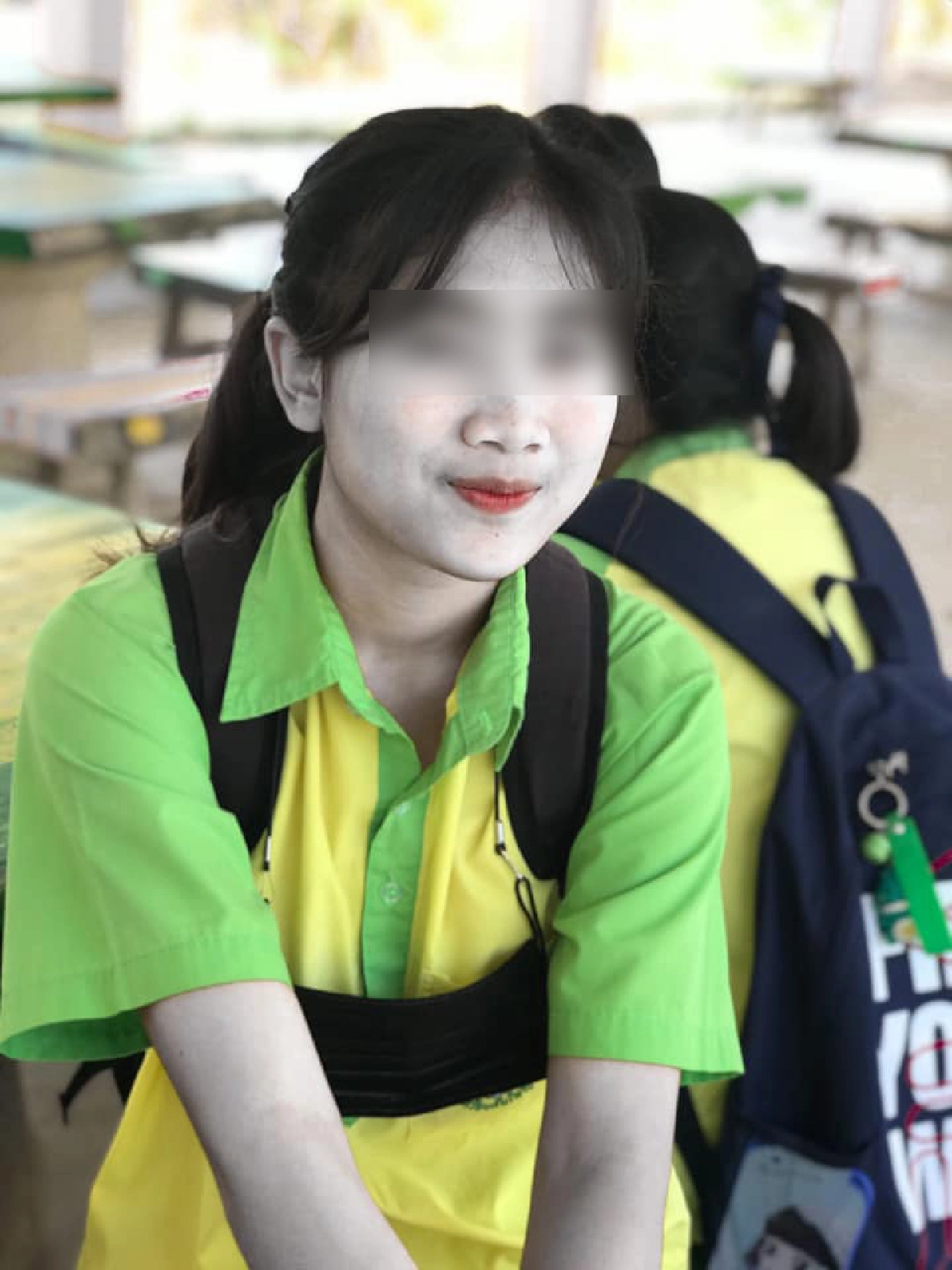 ใครเห็นก็อมยิ้ม สาวน้อย นึกสนุก ใช้แอปฯปรับสีผิวแกล้งเพื่อนยกแก๊ง