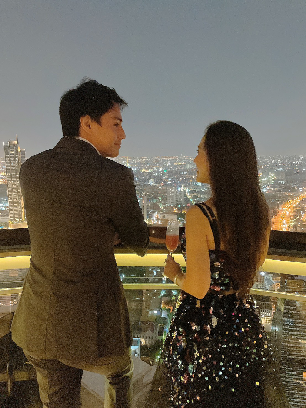 นาวิน ต้าร์  ไฮโซน้ำหวาน
