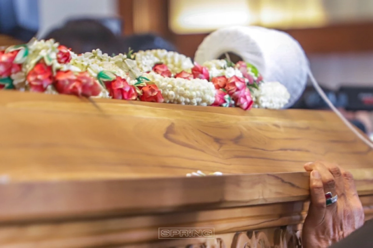 ภาพบรรยากาศ พิธีรดน้ำศพ สรพงศ์ ชาตรี