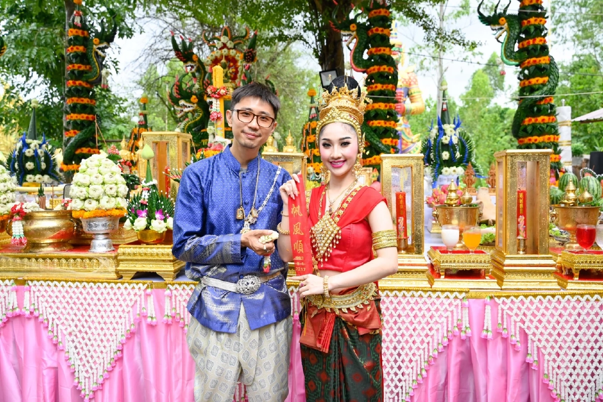 หมูแฮม มิสแกรนด์ปราจีนบุรี รำฝ่าสายฝน บวงสรวงท้าวเวสสุวรรณสุดอ่อนช้อย