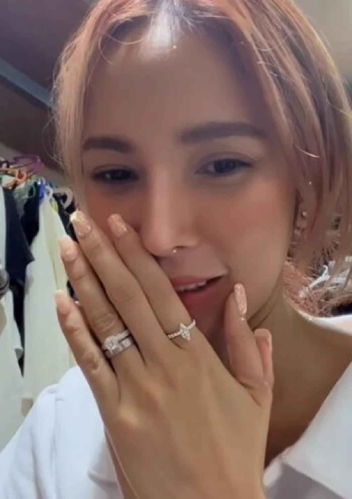 อุ้ม ลักขณา ปลื้มสามีสายเปย์ บอล กฤษณะ ทำเซอร์ไพรส์ให้แหวนเพชรในวันแม่    