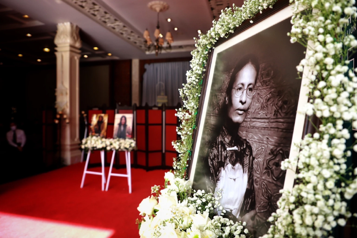 บรรยากาศพิธีรดน้ำศพ หม่อมน้อย ลูกศิษย์-คนบันเทิง ร่วมพิธีอย่างล้นหลาม