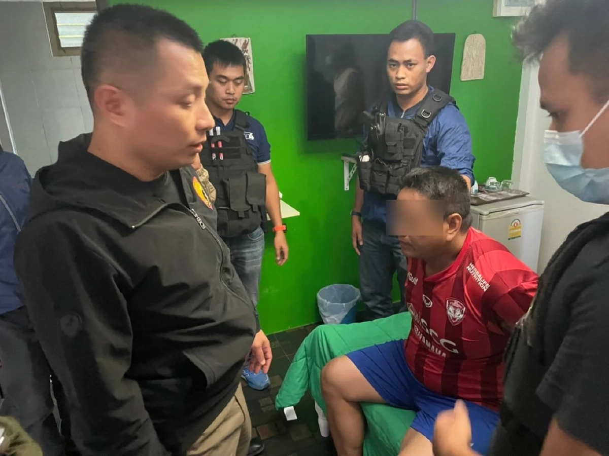 สีกากีฉาวอีก! “ด.ต.”ขโมยปืนสวัสดิการ สภ.ปากเกร็ด เกือบ 100 กระบอก โดนรวบแล้วคาชายแดน จังหวัดหนองคาย 