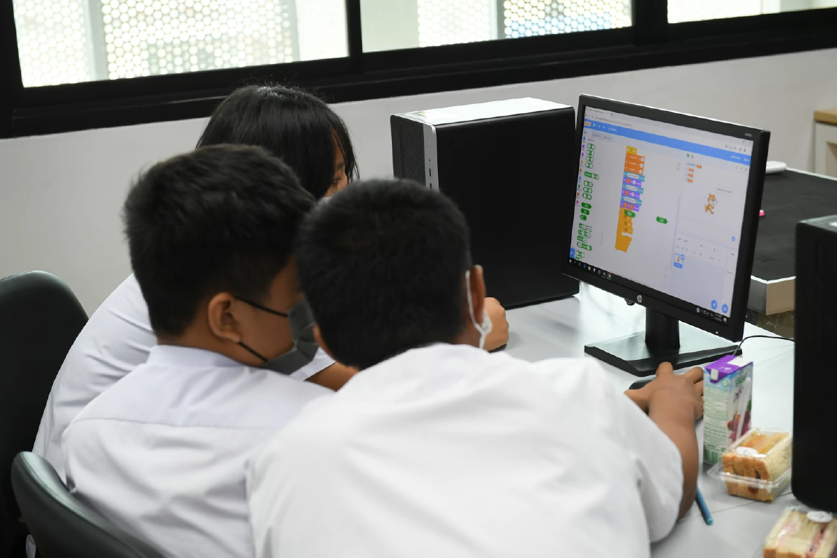 CodeTheirDreams_รร.ต้นแบบโค้ดดิ้ง แข่งขันเขียน Scratch