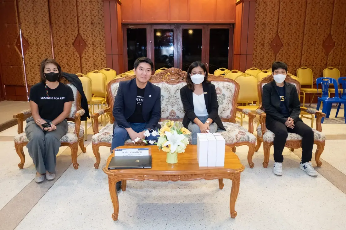 ผู้จัดการโครงการ มูลนิธิคีนันแห่งเอเซีย,  ประวิทย์ บุญนิธิไพสิฐ  ซีเนียร์แบรนด์แอมบาสเดอร์ ผู้เชี่ยวชาญด้านเครื่องดื่มแอลกอฮอล์และการฝึกอบรม บริษัท ดิอาจิโอ โมเอ็ท เฮนเนสซี่ (ประเทศไทย) จำกัด, และอาจารย์เศวตฉัตร นาคะชาต ผู้ช่วยคณบดีฝ่ายสหกิจศึกษาและบูรณาการกับการทำงาน  มหาวิทยาลัยเทคโนโลยีราชมงคลศรีวิชัย สงขลา