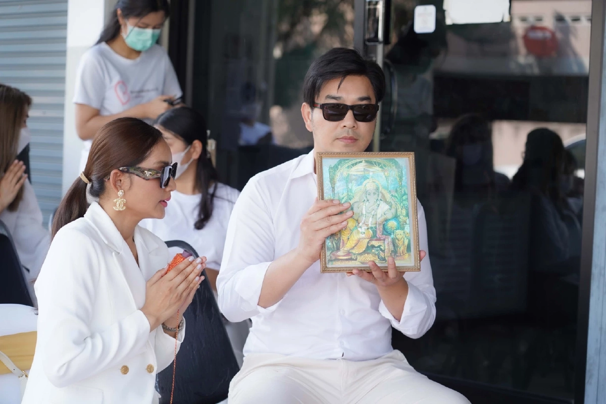 ครูก้อย-เจมส์ เรืองศักดิ์ บวงสรวงครบ 6 ปี โค้ชเตรียมตั้งครรภ์ให้ผู้มีลูกยาก    