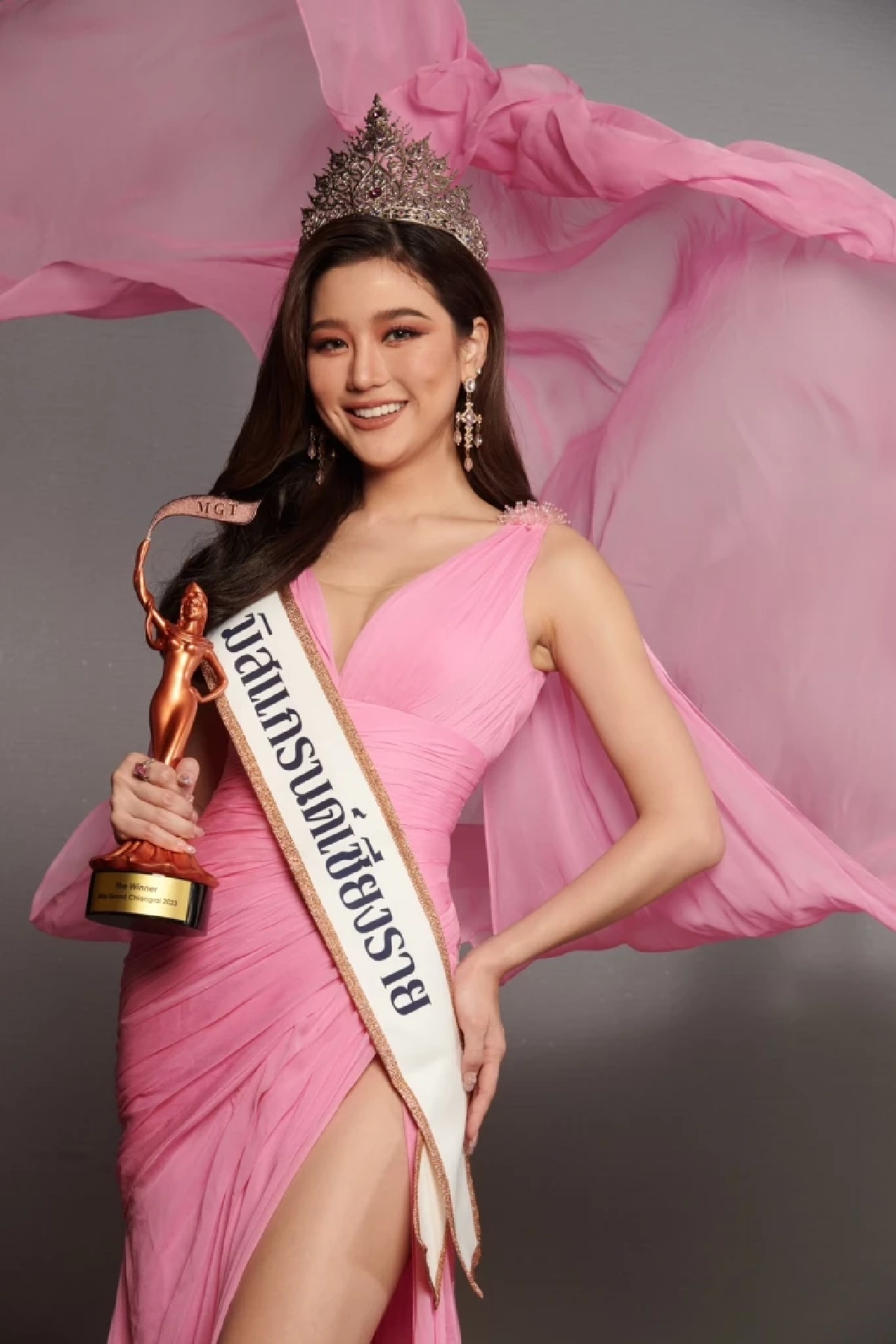 ไม่ผลิกโผ ดีเจเอิร์น ภัทรวดี คว้ามงกุฎมิสแกรนด์เชียงราย 2023