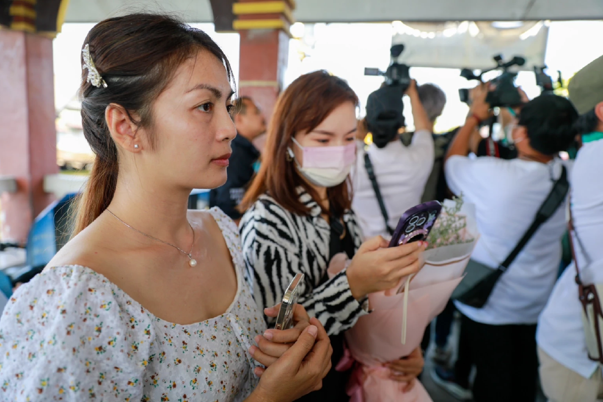 เต้ มงคลกิตติ์-แฟนคลับ &quot;แตงโม นิดา&quot; จัดพิธีรำลึกจากไปครบ 1 ปี ท่าพิบูลสงคราม