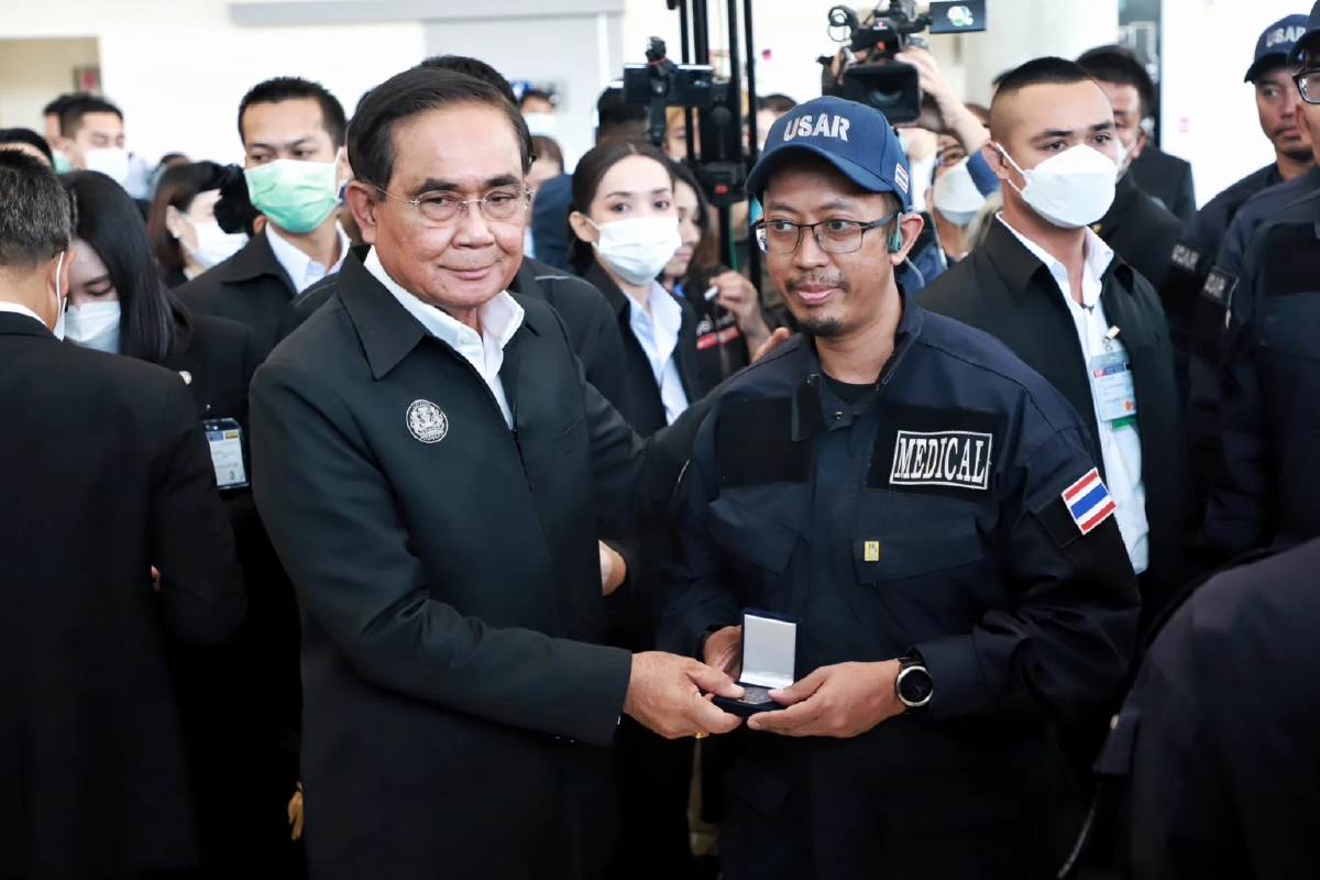 นายกฯ และ พลเอกอนุพงษ์ ขอบคุณ ซาฮาร่า-เซียร่า : พร้อมต้อนรับทีม USAR Thailand กลับบ้าน หลังปฏิบัติภารกิจกู้ภัยแผ่นดินไหวตุรกี-ซีเรีย