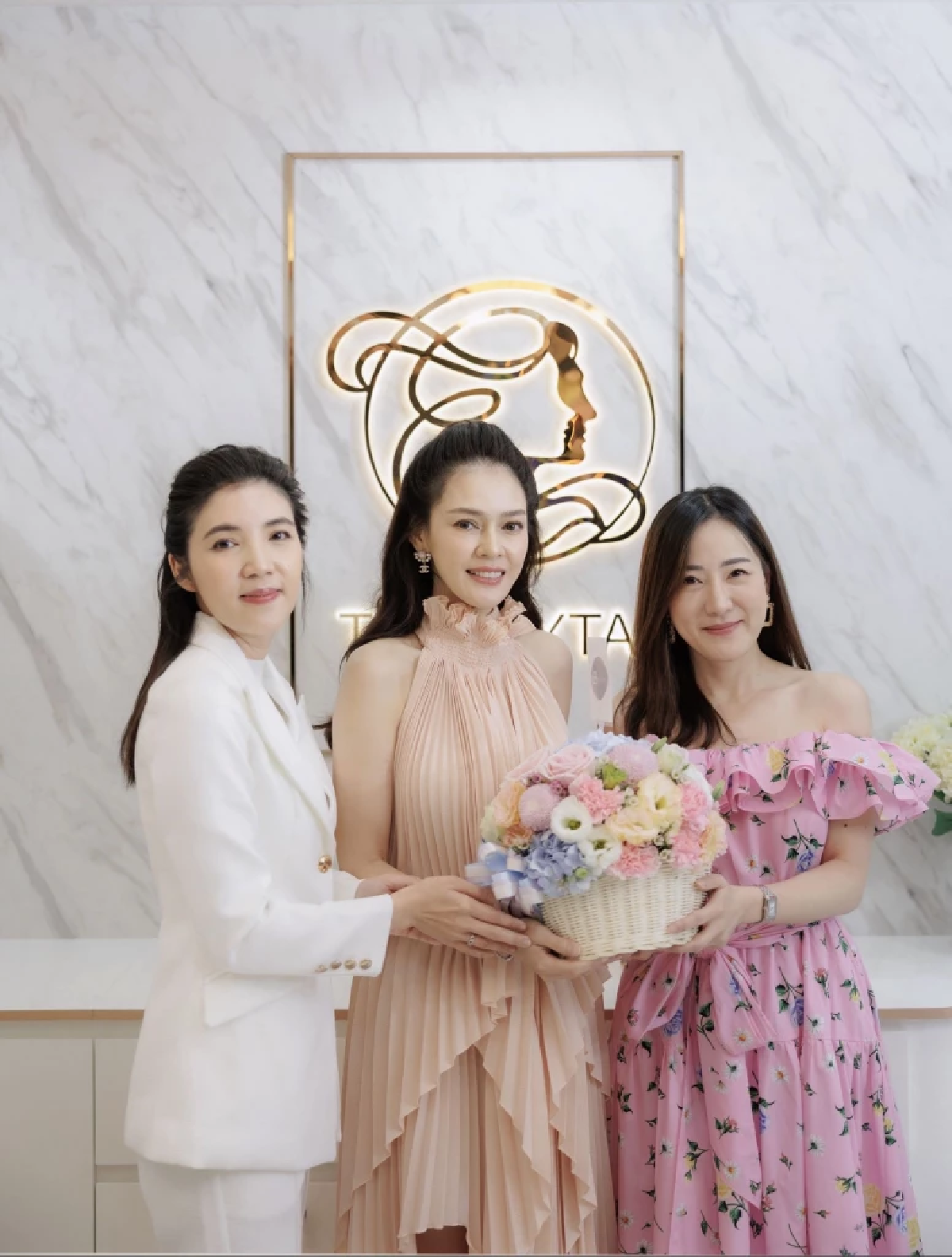 เดียร์ ปริษา ทุ่ม 10 ล้าน! เปิด เดอะวีต้าคลินิก เอาใจสายสุขภาพความงาม