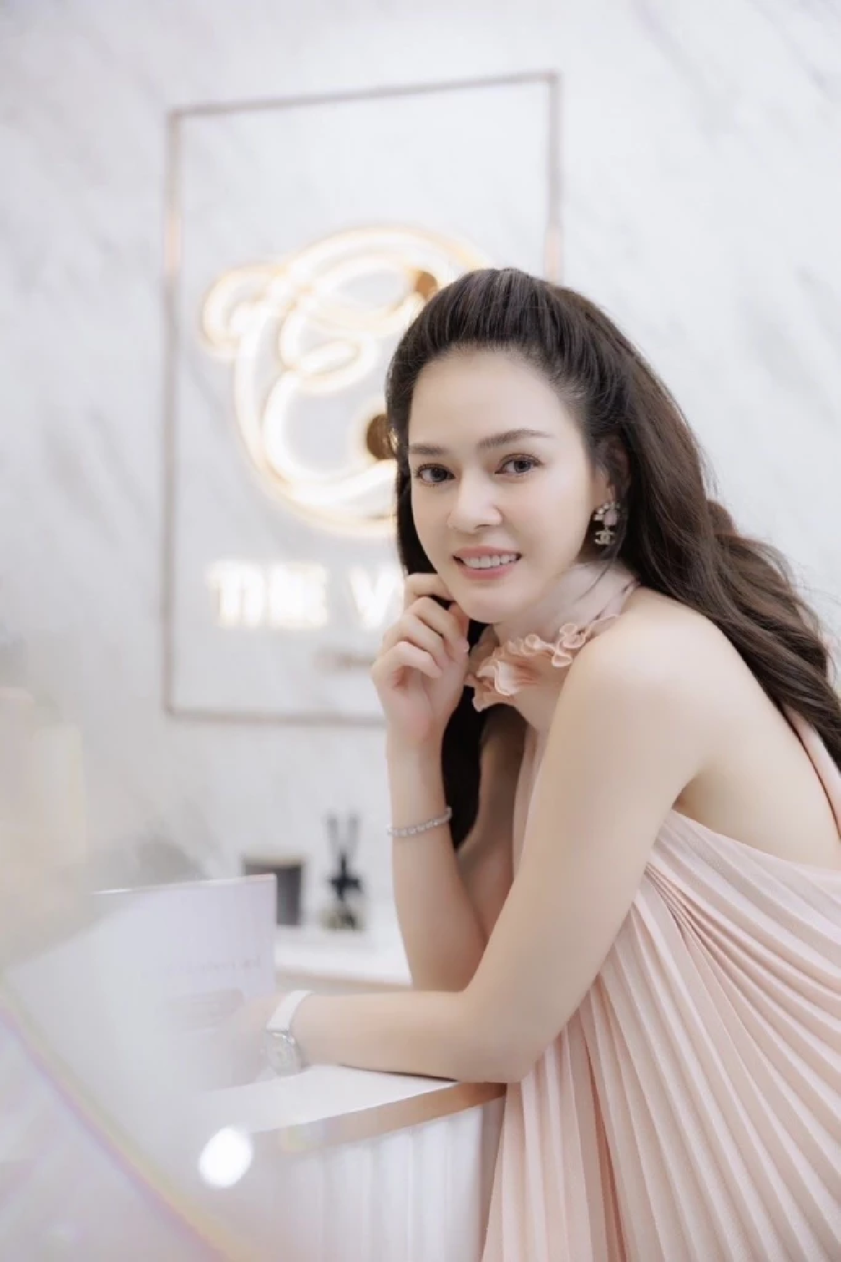เดียร์ ปริษา ทุ่ม 10 ล้าน! เปิด เดอะวีต้าคลินิก เอาใจสายสุขภาพความงาม