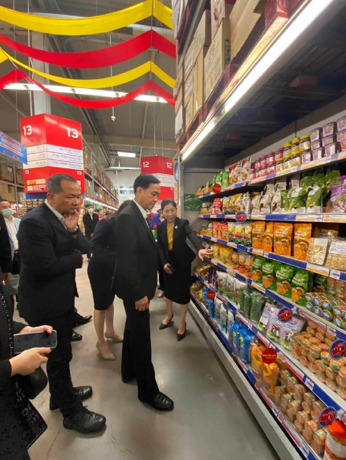 “ปลัดพาณิชย์” สำรวจสินค้าไทยในเวียดนาม พบสินค้าไทยสุดฮอต โดนใจผู้บริโภค