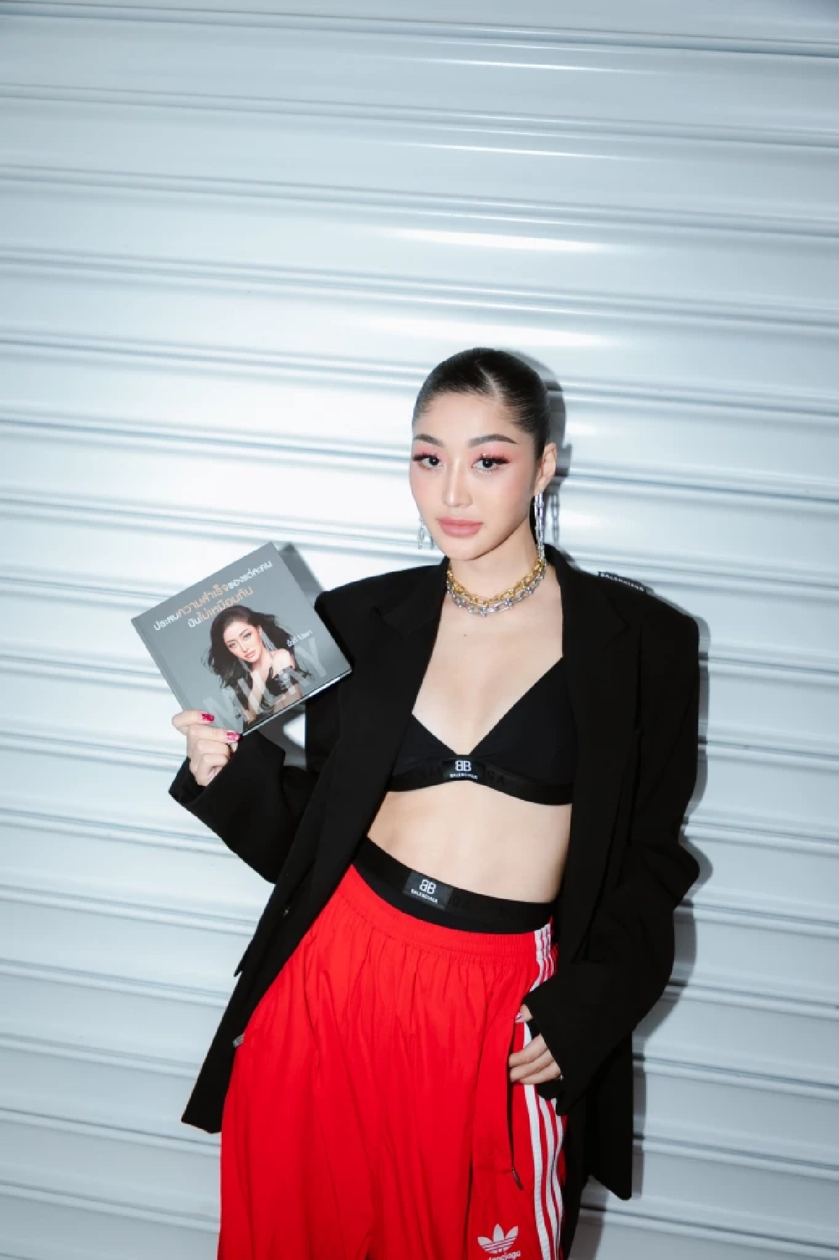 มิ้วกี้ ไปรยา เปิดตัวพ็อกเก็ตบุ๊กเล่มแรกในชีวิต ก้าวผ่านทุกดราม่า