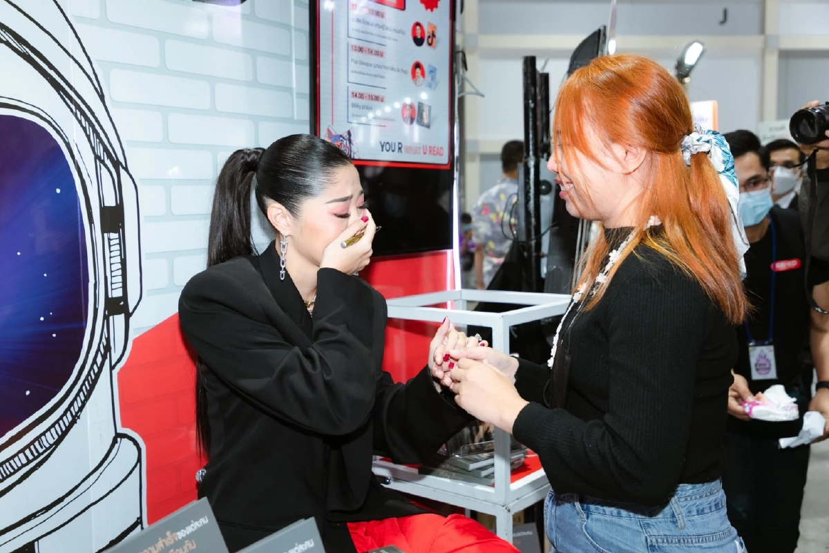 มิ้วกี้ ไปรยา เปิดตัวพ็อกเก็ตบุ๊กเล่มแรกในชีวิต ก้าวผ่านทุกดราม่า