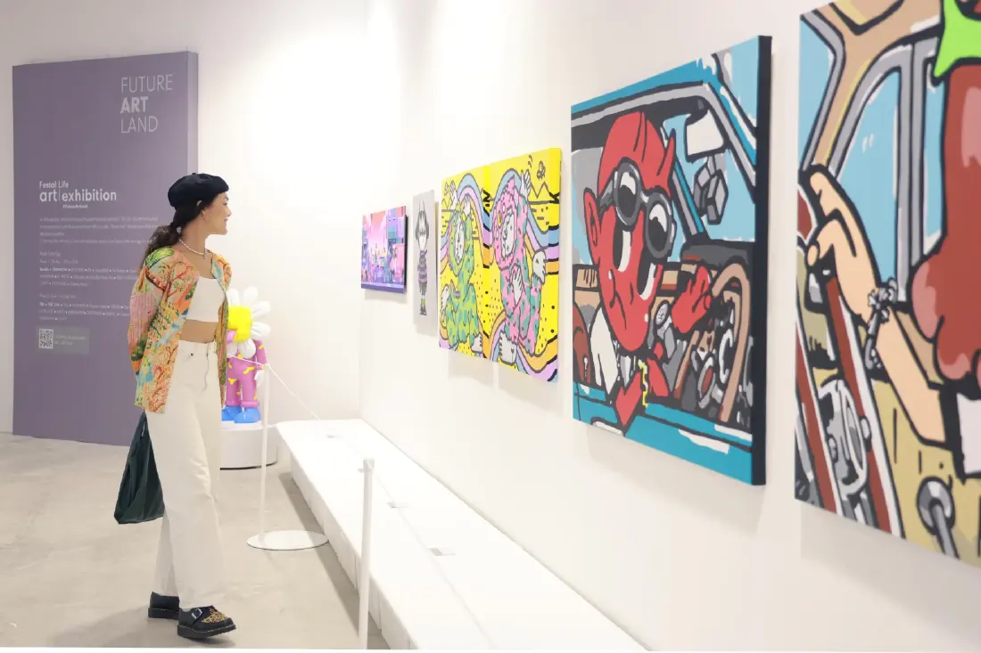 มีน พีรวิชญ์ ชมพื้นที่ศิลปะแห่งใหม่ FUTURE ART LAND ปลุกกระแสคนรักงานอาร์ต
