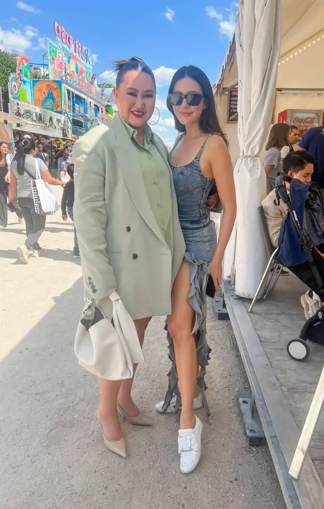 แองจี้ แอนเจสิส ดีไซน์เนอร์สุดปัง เฉิดฉาย Paris Fashion Week 2023 