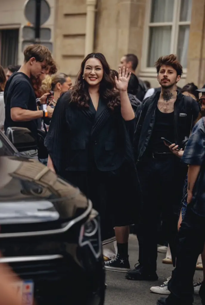แองจี้ แอนเจสิส ดีไซน์เนอร์สุดปัง เฉิดฉาย Paris Fashion Week 2023 