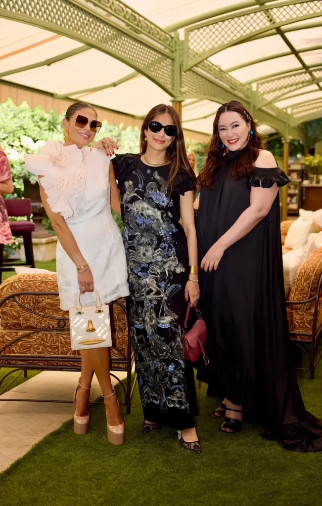 แองจี้ แอนเจสิส ดีไซน์เนอร์สุดปัง เฉิดฉาย Paris Fashion Week 2023 