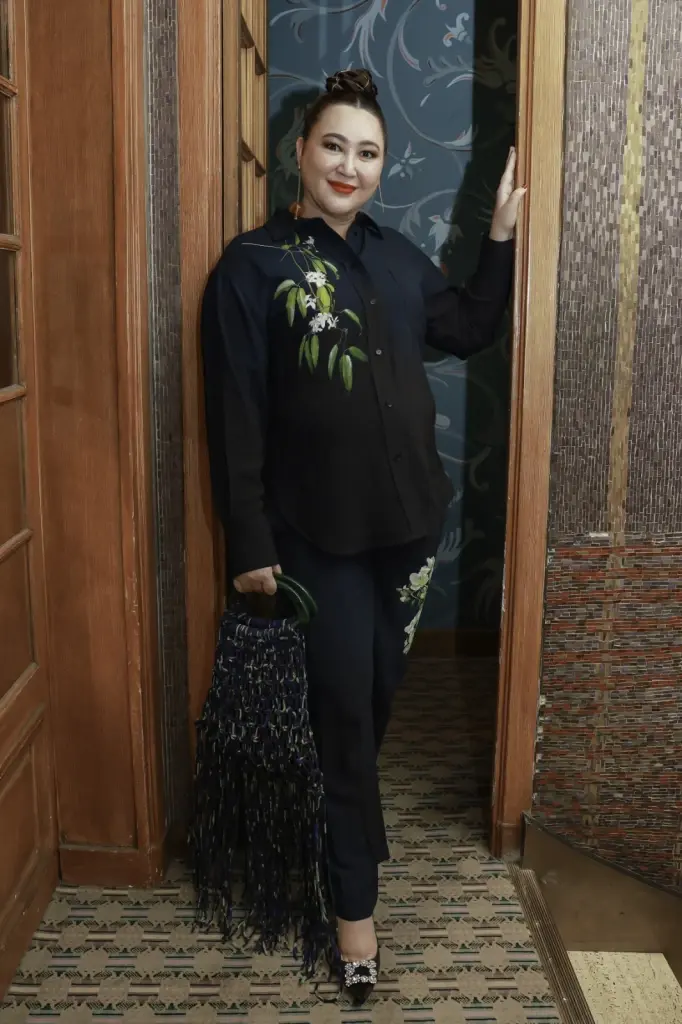 แองจี้ แอนเจสิส ดีไซน์เนอร์สุดปัง เฉิดฉาย Paris Fashion Week 2023 