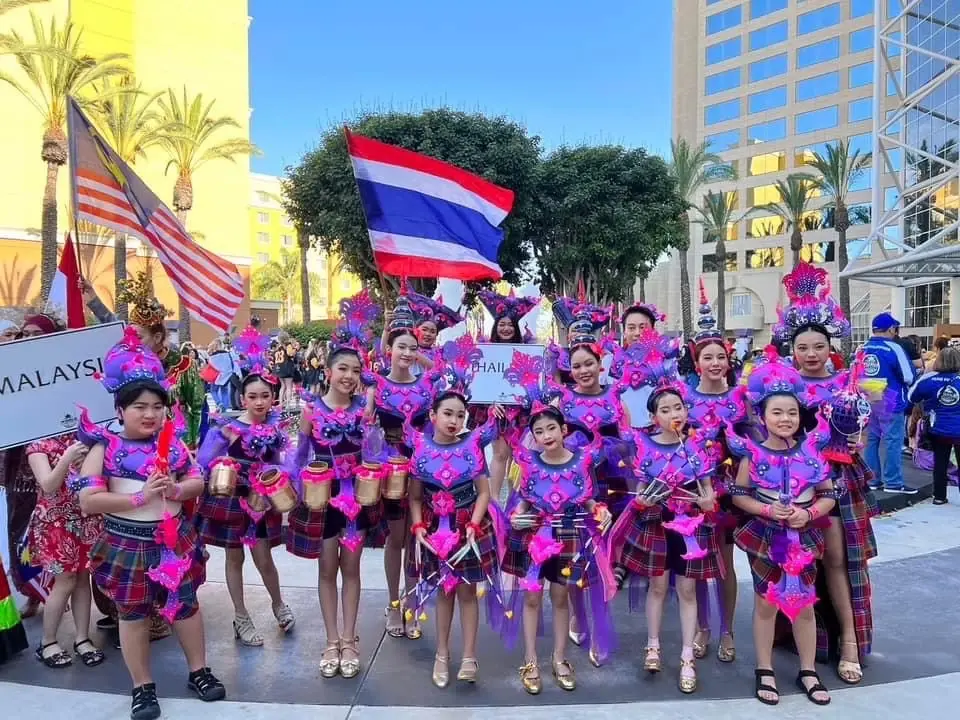 กระหึ่มทั่วโลก ครูพิช พัทธ์นิธาน พาเด็กไทยคว้า 53 เหรียญทองที่อเมริกา 