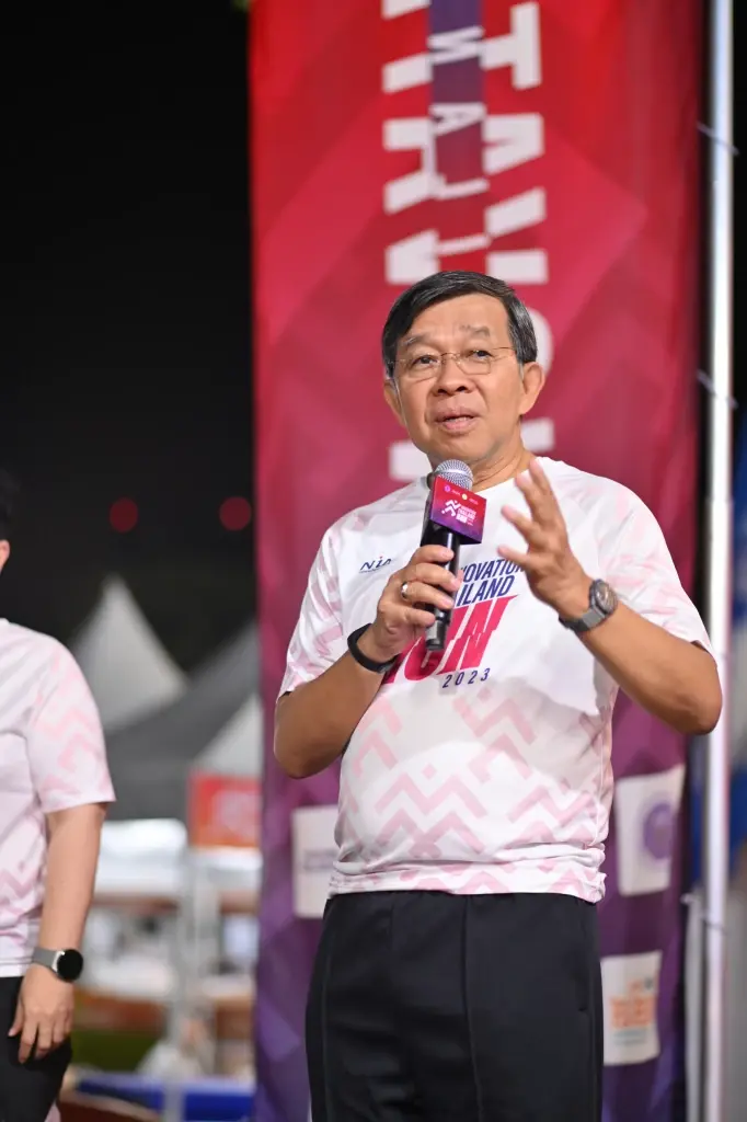 ท็อป จรณ แท็กทีม จ๊ะจ๋า พริมรตา ร่วมวิ่งงาน Innovation Thailand Run 2023   