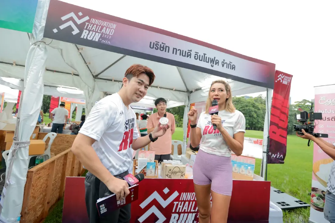 ท็อป จรณ แท็กทีม จ๊ะจ๋า พริมรตา ร่วมวิ่งงาน Innovation Thailand Run 2023   