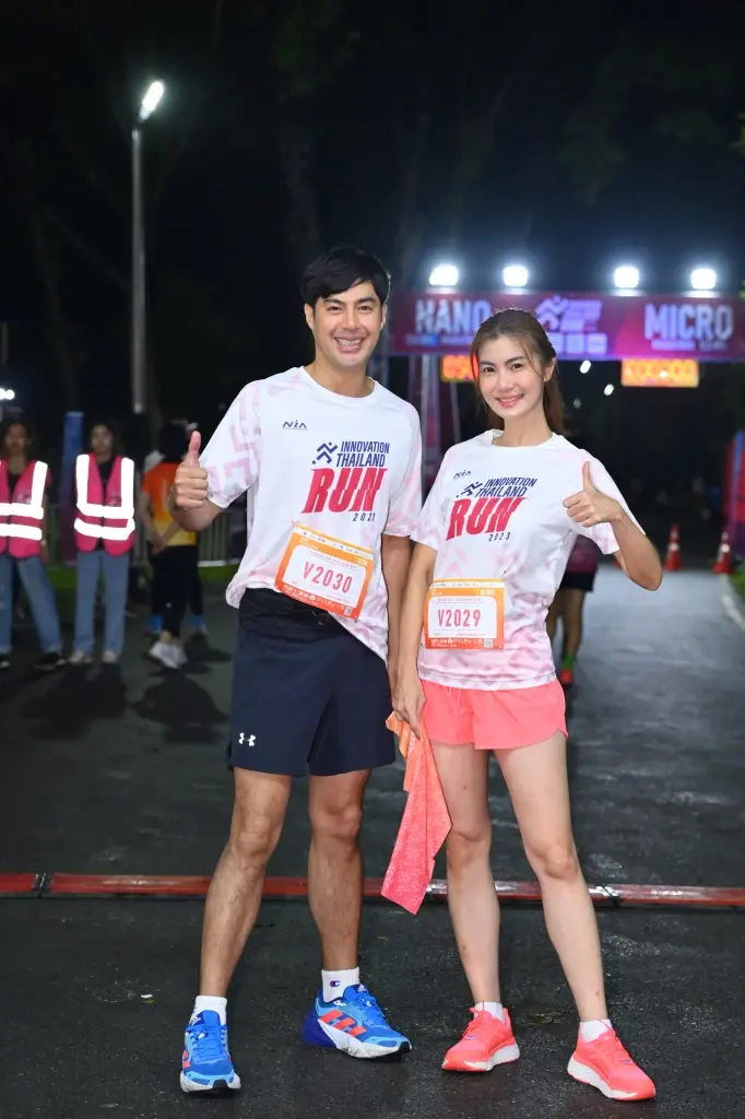 ท็อป จรณ แท็กทีม จ๊ะจ๋า พริมรตา ร่วมวิ่งงาน Innovation Thailand Run 2023   