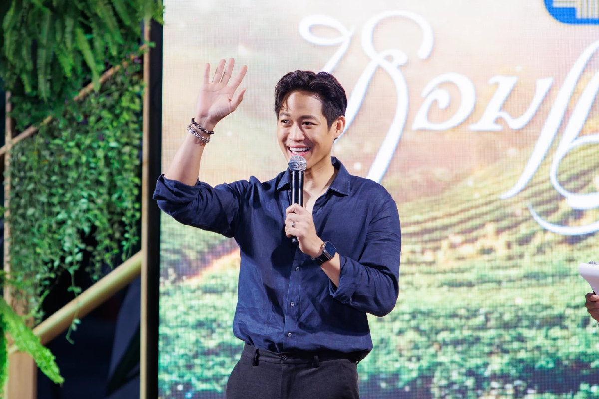 ตู่ ภพธร แท็กทีม เบน ชลาทิศ โชว์มินิคอนเสิร์ต เปิดตัวรายการหอมแผ่นดิน
