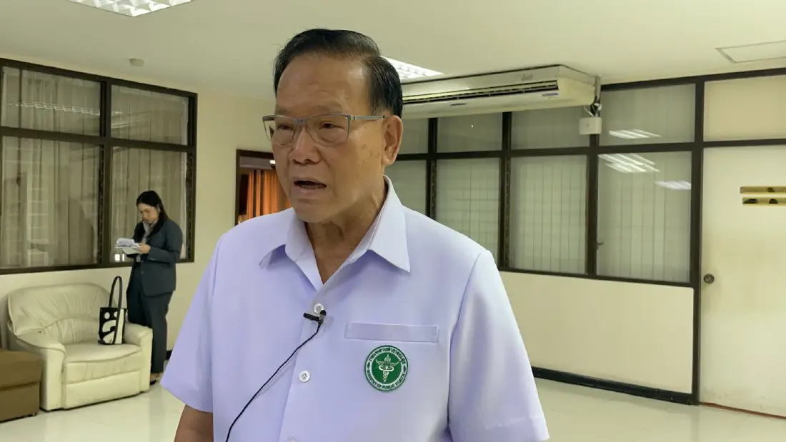 นายสันติ พร้อมพัฒน์ รัฐมนตรีช่วยว่าการกระทรวงสาธารณสุข 