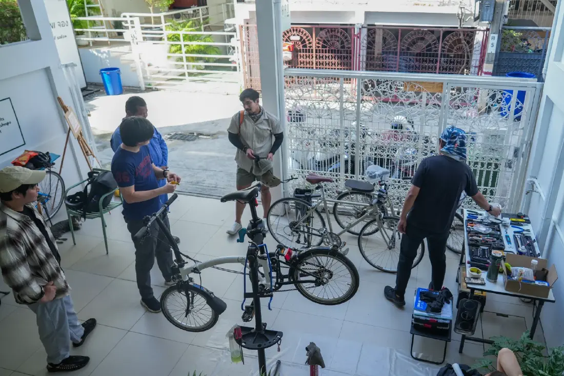 เบื้องหลัง 'นักซ่อม' แห่ง Repair Café คอมมูนิตี้ซ่อมข้าวของแห่งแรกในไทย