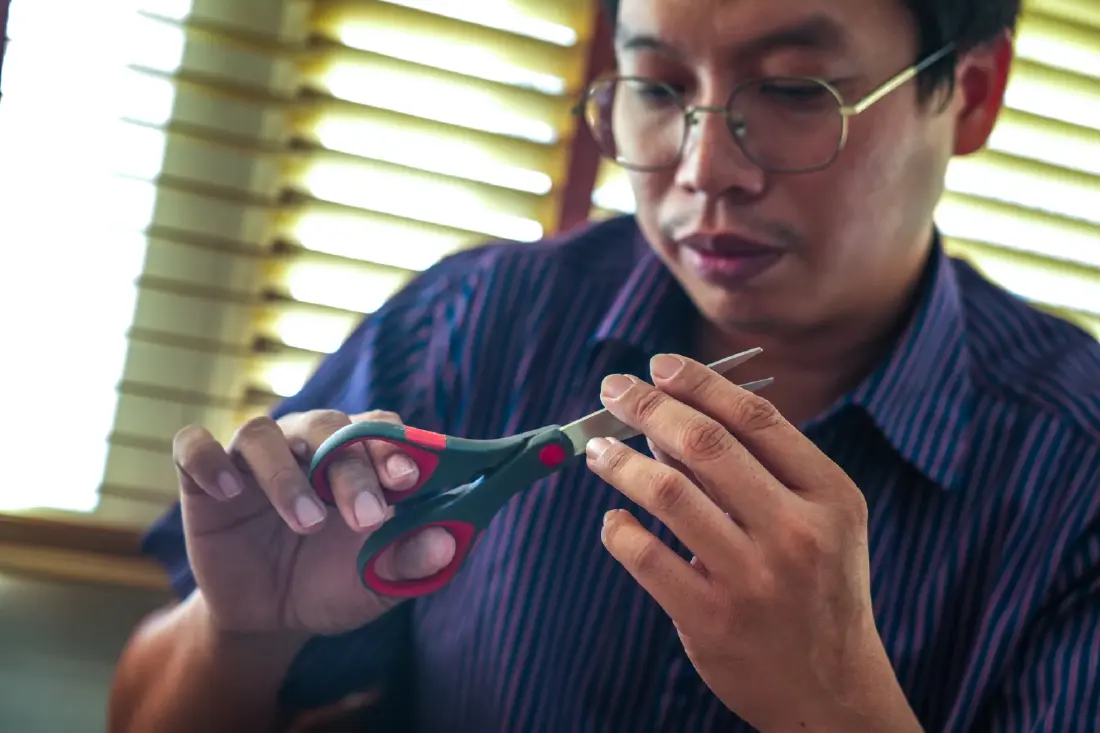 เบื้องหลัง 'นักซ่อม' แห่ง Repair Café คอมมูนิตี้ซ่อมข้าวของแห่งแรกในไทย