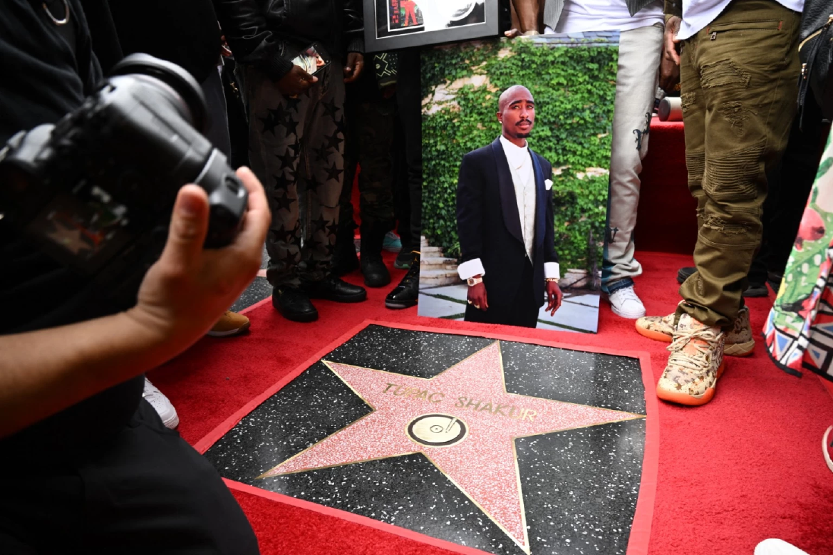 ทูพัค ชาเคอร์ (2Pac) Credit ภาพ AFP